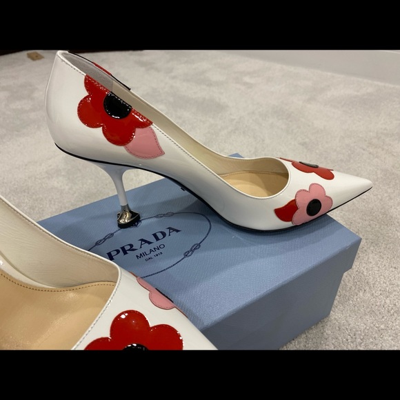 Prada size 39 Vernice Fiori Heels - Picture 5 of 8